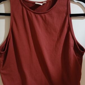 LIVE IN THE MOMENT   Maroon Crop Tank Top